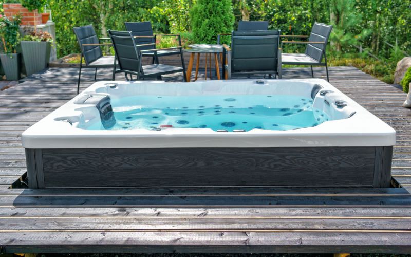 Hot Tub with Patio Setting